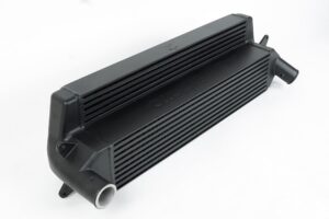 Hyundai Veloster N / i30 N Intercooler ze stopniowanym rdzeniem - czarny