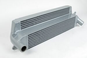 Hyundai Veloster N / i30 N Intercooler ze stopniowanym rdzeniem - srebrny